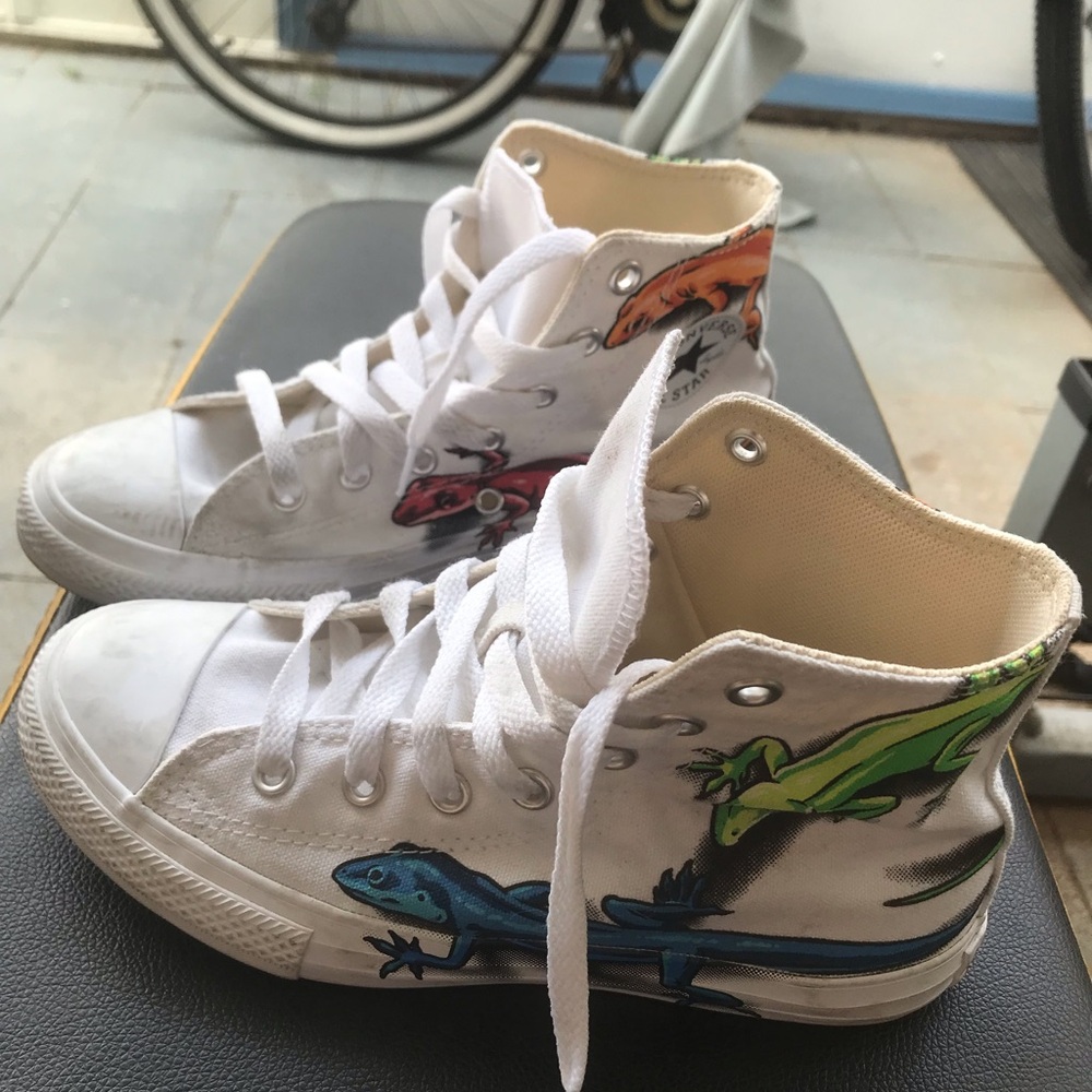 🦎Converse Kids' White High-Top Sneakers with Colorful Lizard Graphics - Picture 9 of 13